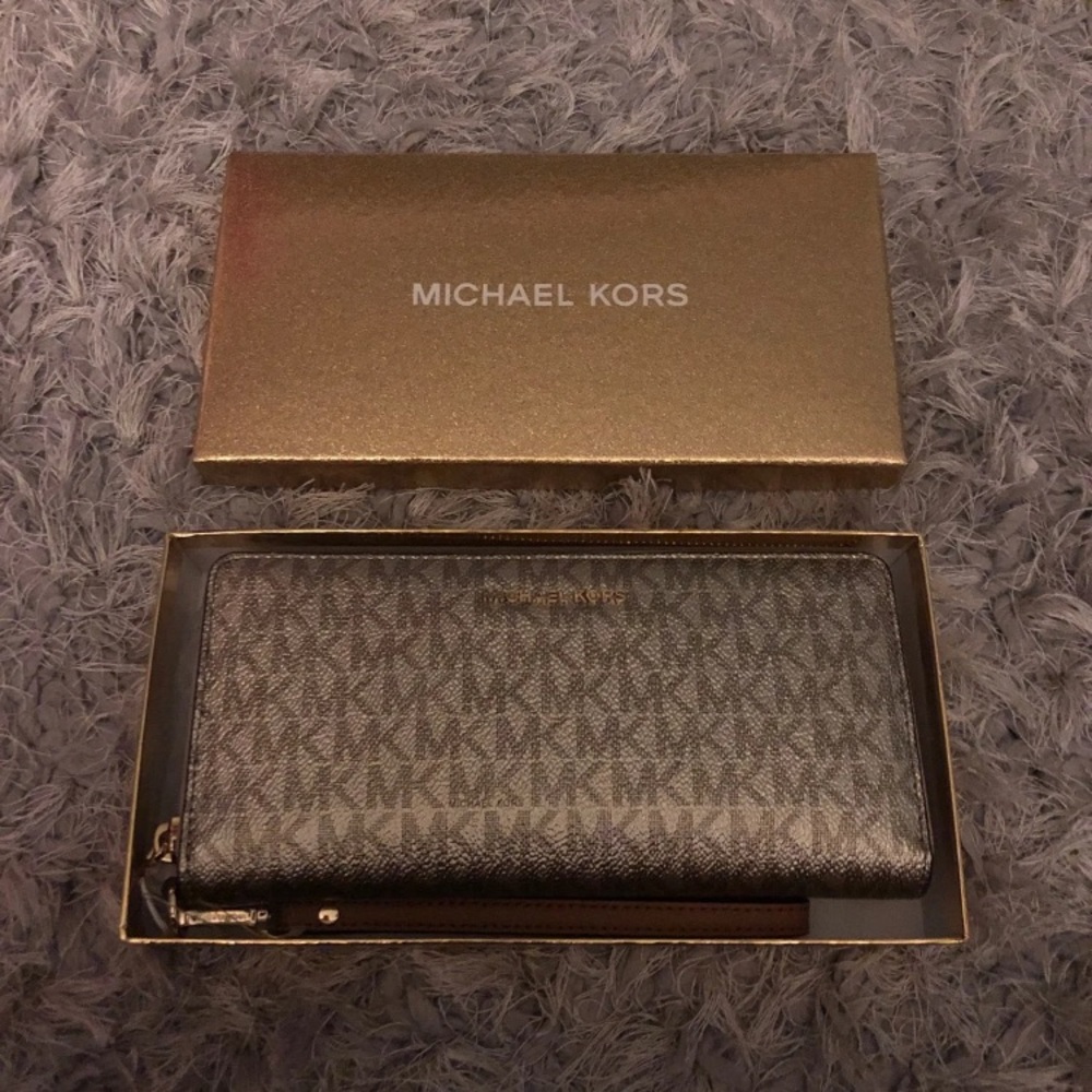 Michael Kors Large Gold Wallet Wrislet